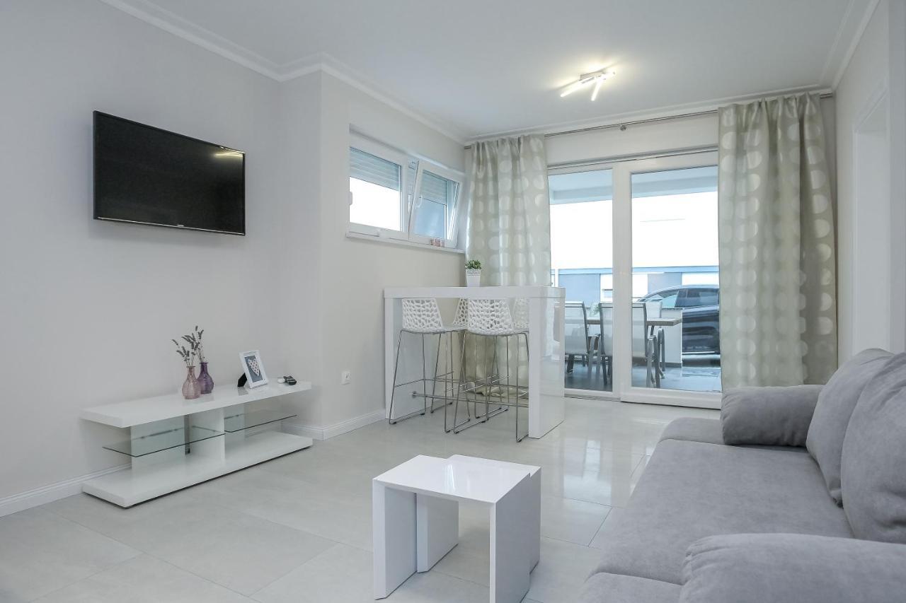 Apartments Tomana Novalja Bagian luar foto