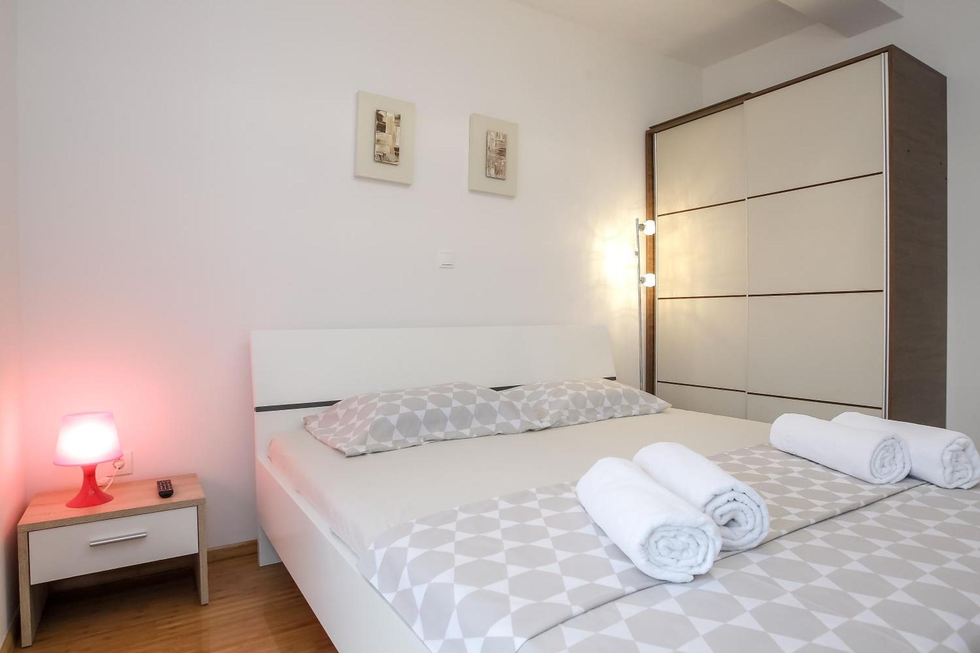 Apartments Tomana Novalja Ruang foto
